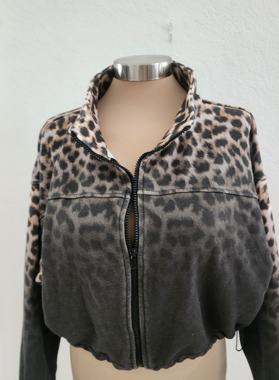 NoireBlanc | L’animal Oversized Cropped Hoodie 